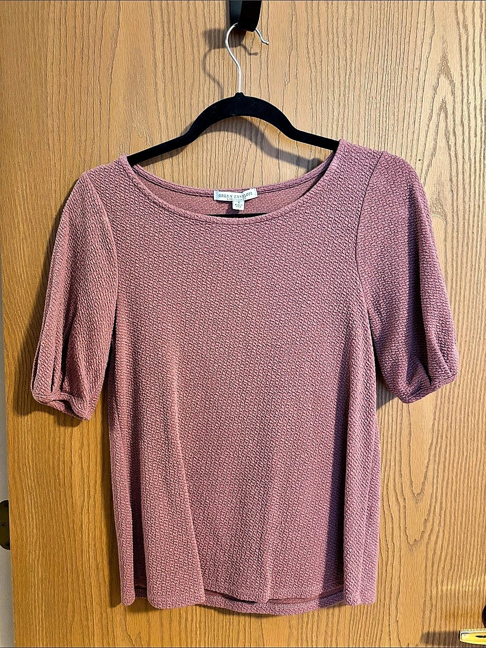 Green Envelope Short Sleeve Top in Pink Size Small Like New